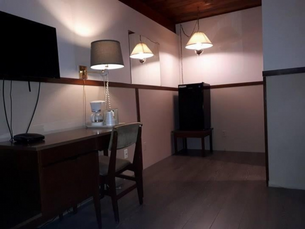 Double Room at Falcon Nest Motel, photo 3